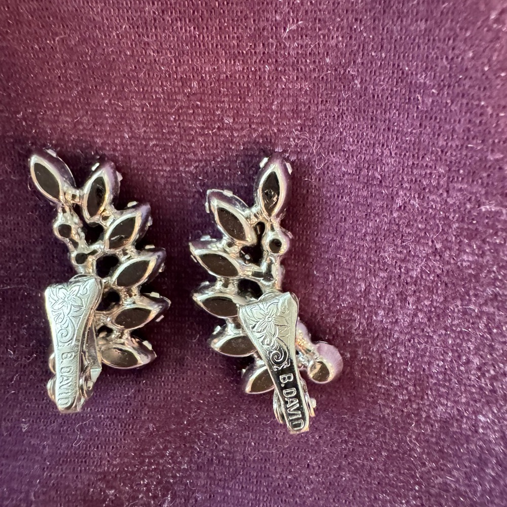 B David Brooch and Earring Set - Picture 5 of 8
